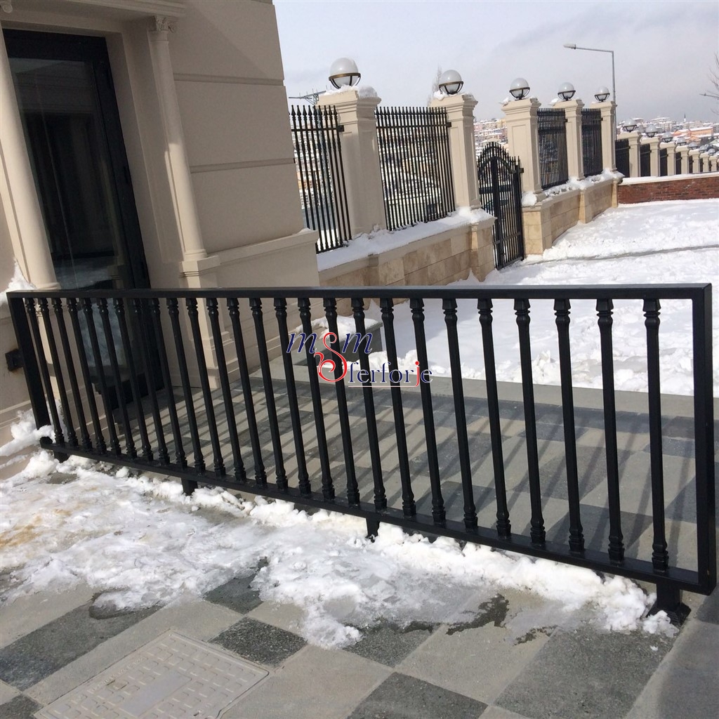 FERFORJE BAHÇE KORKULUKLARI